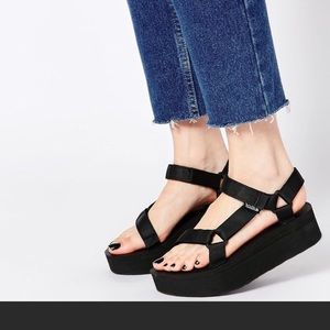 TEVA flatform sandals